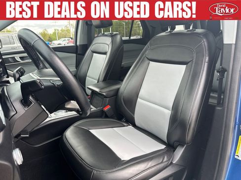 Used 2022 Ford Explorer XLT w/ Equipment Group 202A AWD/4WD image 11