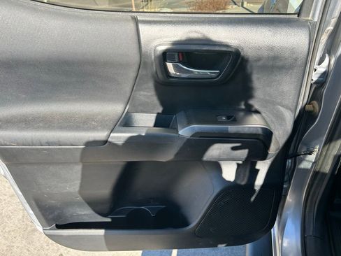 Used 2017 Toyota Tacoma TRD Off-Road w/ Tow Package (A/T) image 26