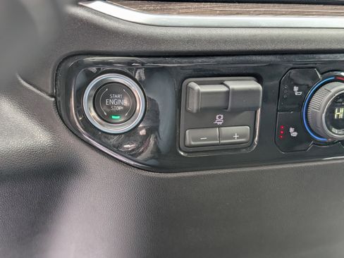 Used 2025 Chevrolet Silverado 1500 LT image 19