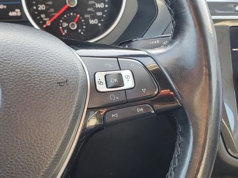 Used 2018 Volkswagen Tiguan SE image 18