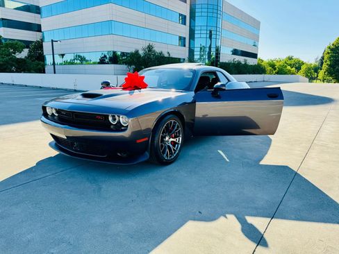 Used 2016 Dodge Challenger SRT w/ Technology Group image 58
