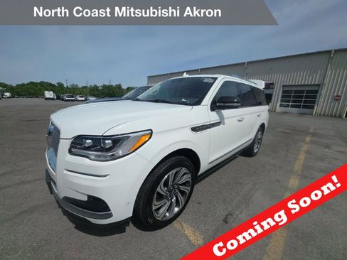 Used 2022 Lincoln Navigator Reserve AWD/4WD image 1