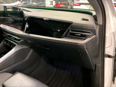 Used 2025 Audi Q5 Premium Plus w/ Premium Plus AWD/4WD image 16