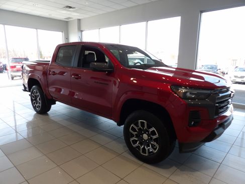 Used 2024 Chevrolet Colorado LT w/ LT Convenience Package III image 3