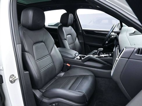 Certified 2023 Porsche Cayenne AWD/4WD image 30