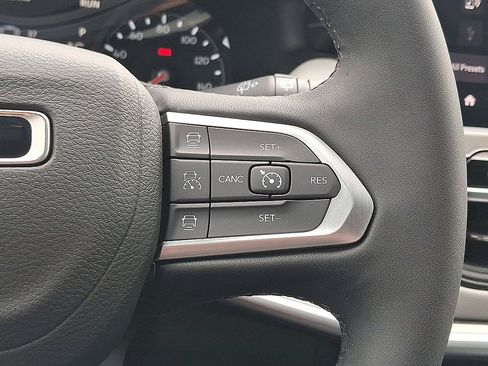 Certified 2025 Jeep Compass Limited AWD/4WD image 18