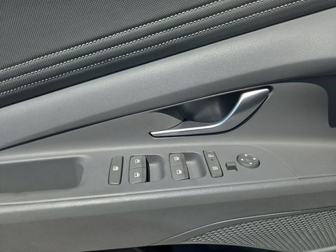 Used 2025 Hyundai Elantra SEL FWD image 10