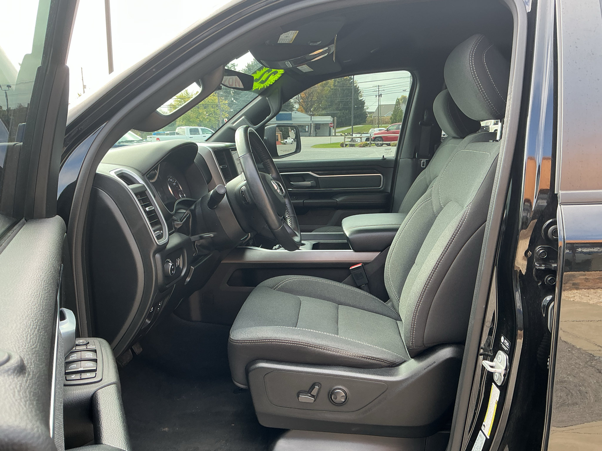 Used 2022 RAM 1500 Big Horn w/ Night Edition AWD/4WD image 13