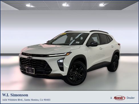 Used 2025 Chevrolet Trax ACTIV w/ Driver Confidence Package FWD image 1