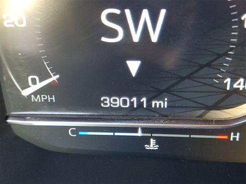 Used 2024 GMC Yukon XL Denali image 30