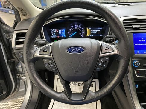 Used 2020 Ford Fusion SE image 26