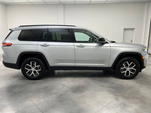 Used 2024 Jeep Grand Cherokee L Limited w/ Luxury Tech Group II image 8