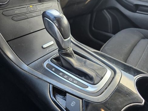 Used 2017 Ford Edge SE image 16