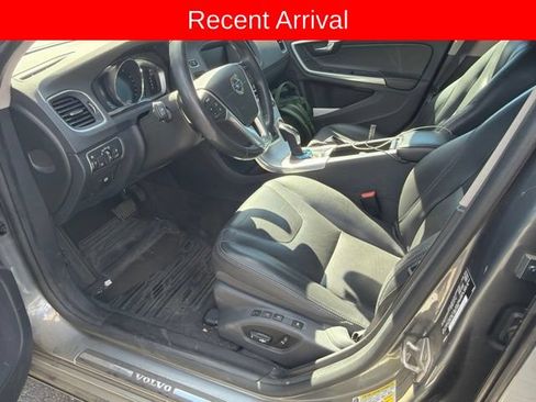 Used 2017 Volvo V60 T5 Premier w/ Convenience Package FWD image 8