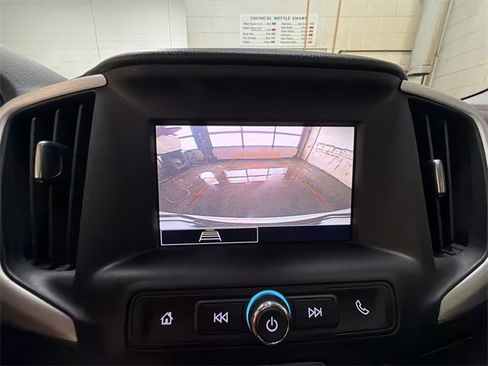 Used 2023 GMC Terrain SLE w/ Driver Convenience Package image 17