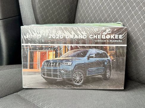 Used 2020 Jeep Grand Cherokee Laredo AWD/4WD image 29