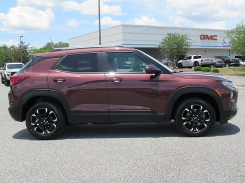 Used 2023 Chevrolet TrailBlazer LT AWD/4WD image 2