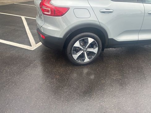 Used 2025 Volvo XC40 B5 Plus AWD/4WD image 3