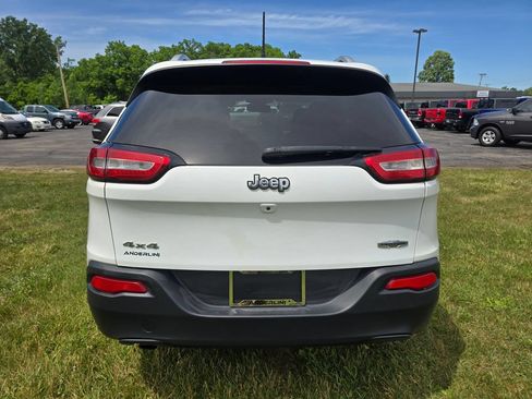 Used 2017 Jeep Cherokee Latitude w/ Cold Weather Group AWD/4WD image 6