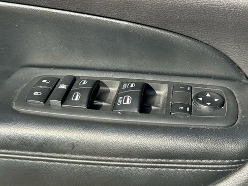 Used 2021 Jeep Grand Cherokee Laredo image 17