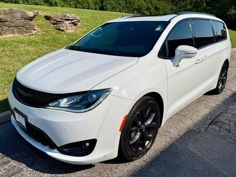 Used 2020 Chrysler Pacifica Limited w/ Advanced Safetytec Group FWD image 2
