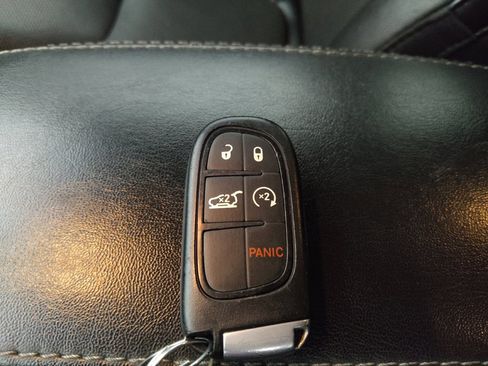 Used 2019 Jeep Cherokee Limited image 32