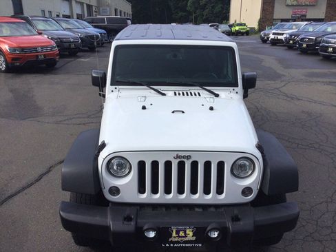 Used 2017 Jeep Wrangler Unlimited Sport w/ Quick Order Package 24S AWD/4WD image 5