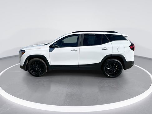 Used 2023 GMC Terrain SLE w/ Driver Convenience Package image 5