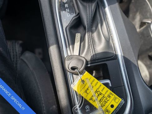 Used 2020 Hyundai Santa Fe SE image 29