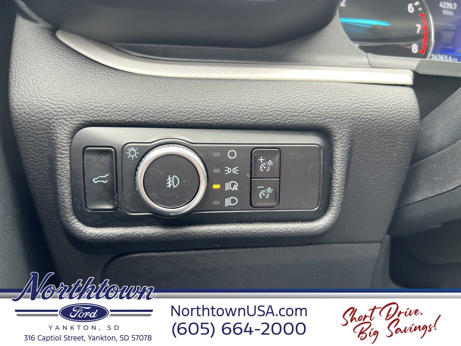 Used 2024 Ford Explorer XLT w/ Equipment Group 202A AWD/4WD image 17