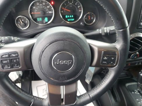 Used 2018 Jeep Wrangler Unlimited Altitude image 14