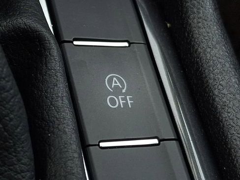 Used 2022 Volkswagen Tiguan SE w/ Panoramic Sunroof Package image 27