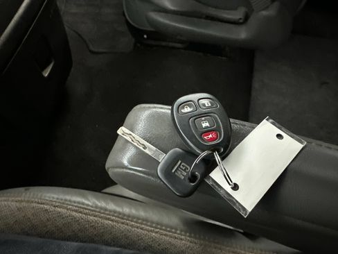 Used 2017 Chevrolet Express 2500 LT w/ LT Preferred Equipment Group RWD image 7