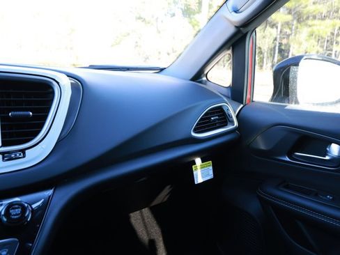 New 2026 Chrysler Voyager LX image 25