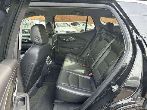 Used 2024 GMC Terrain SLT image 13