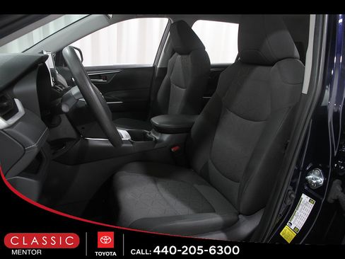 Used 2024 Toyota RAV4 XLE AWD/4WD image 5