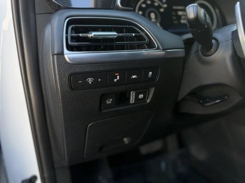 Used 2022 Hyundai Palisade Limited w/ Winter Package FWD image 26