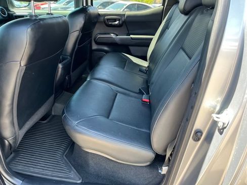 Used 2021 Toyota Tacoma TRD Sport w/ TRD Premium Sport Package AWD/4WD image 7
