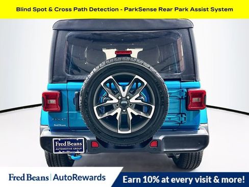 Used 2024 Jeep Wrangler Unlimited w/ Convenience Group AWD/4WD image 6