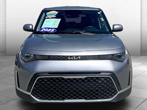 Used 2025 Kia Soul LX FWD image 2