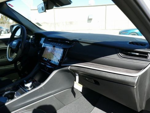 New 2026 Jeep Grand Cherokee Altitude AWD/4WD image 11