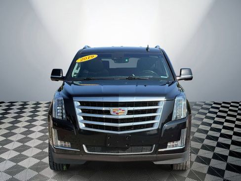 Used 2019 Cadillac Escalade Luxury AWD/4WD image 2