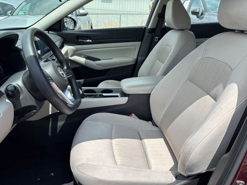 Used 2025 Nissan Altima 2.5 SV FWD image 27
