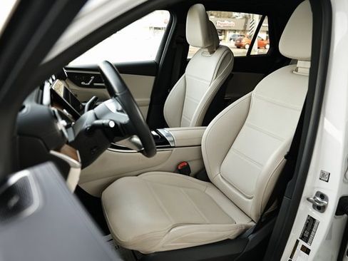 Used 2023 Mercedes-Benz GLC 300 4MATIC image 21