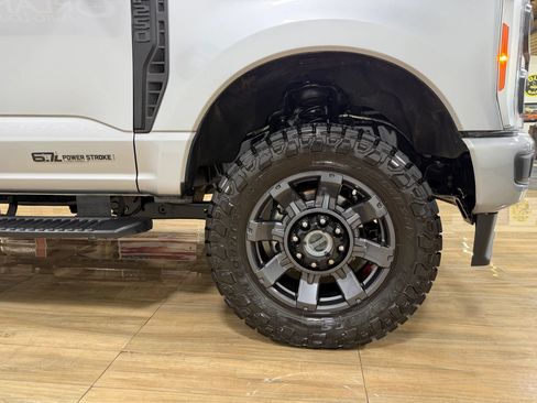 Used 2023 Ford F250 Lariat w/ Sport Appearance Package AWD/4WD image 4