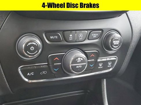 Used 2020 Jeep Cherokee Limited image 21