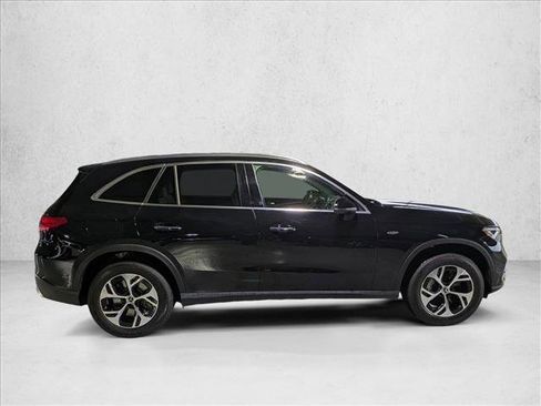 Used 2025 Mercedes-Benz GLC 350e 4MATIC image 4
