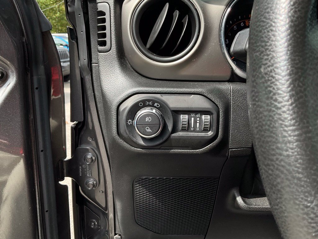 Used 2021 Jeep Gladiator Sport AWD/4WD image 13