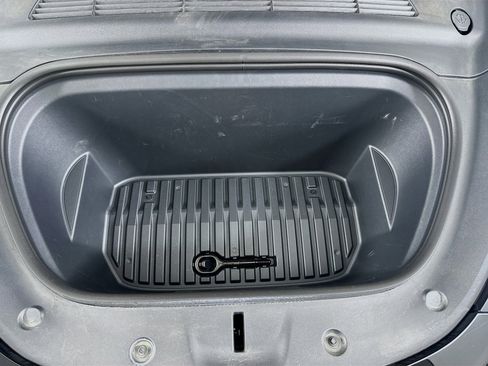Used 2024 Tesla Model Y Long Range RWD image 32