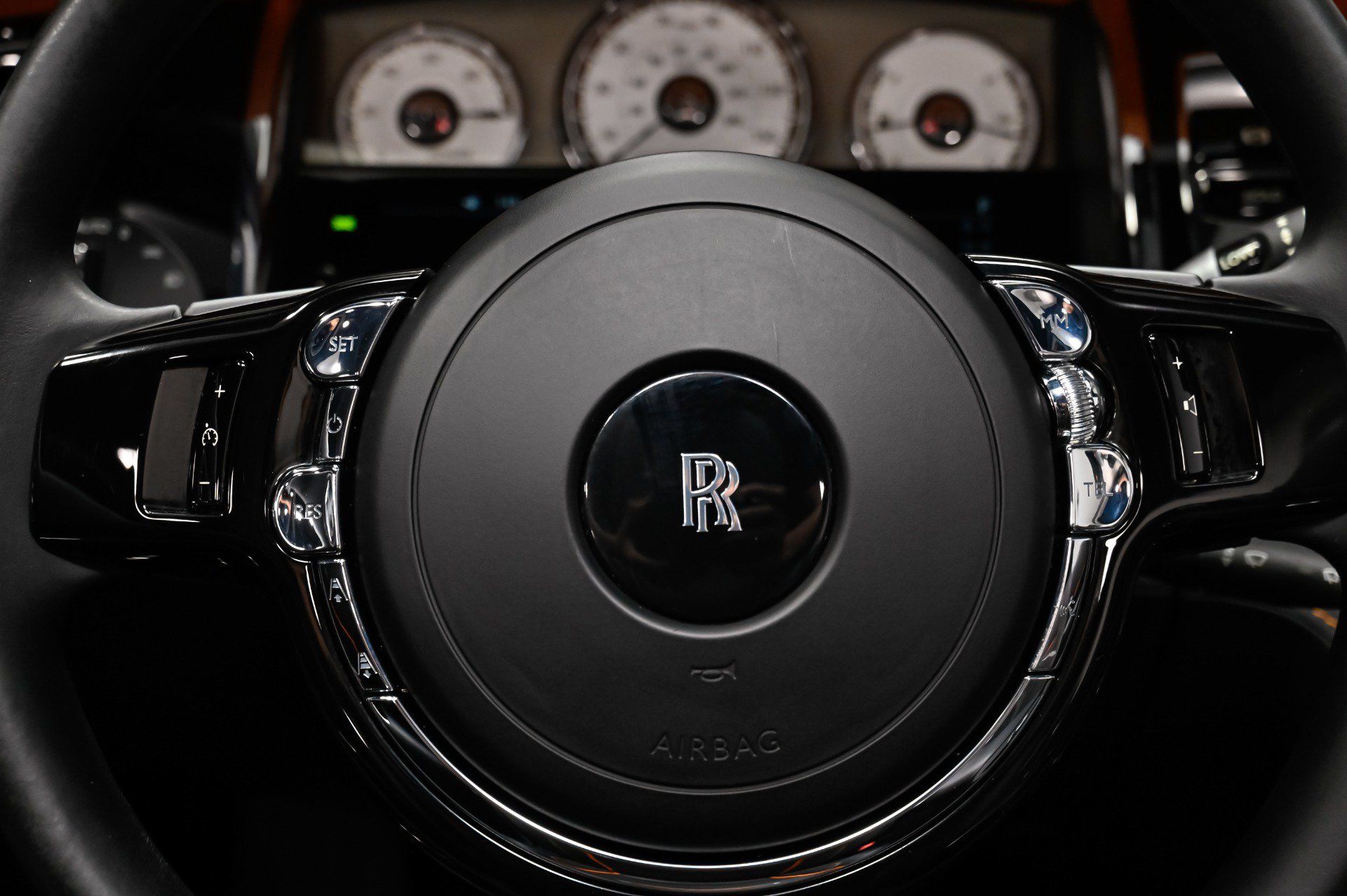 Used 2017 Rolls-Royce Dawn RWD image 16